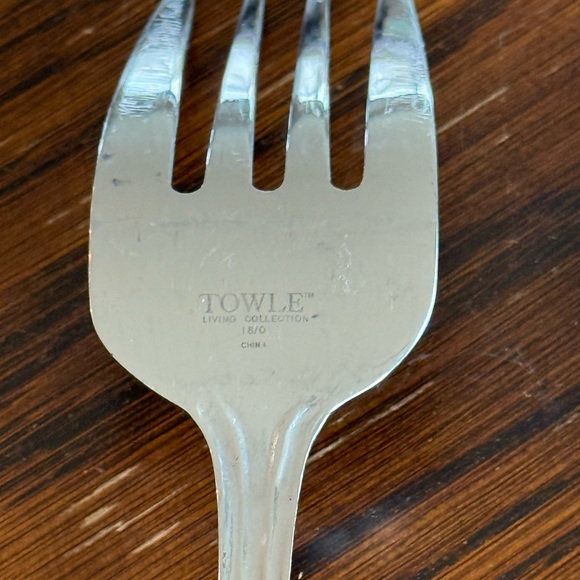 TOWLE 18/0 LIVING COLLECTION Zoe 11 pieces Fork Spoon knife serving spoon & fork - Picture 6 of 11
